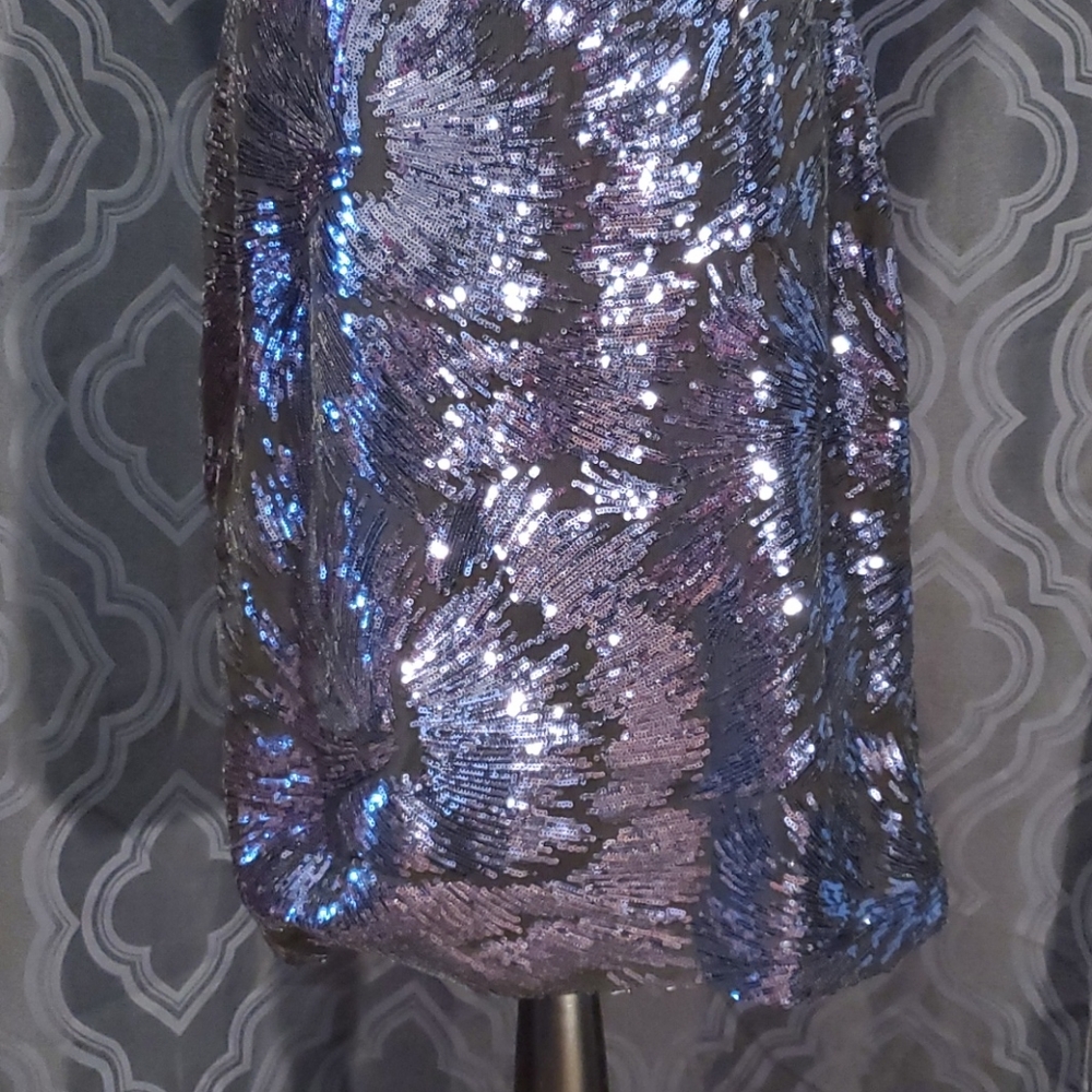 Very classy dress - Picture 4 of 14